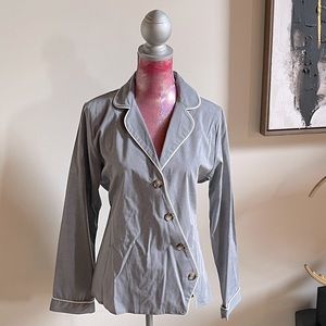 Asymmetrical buttoned shirt